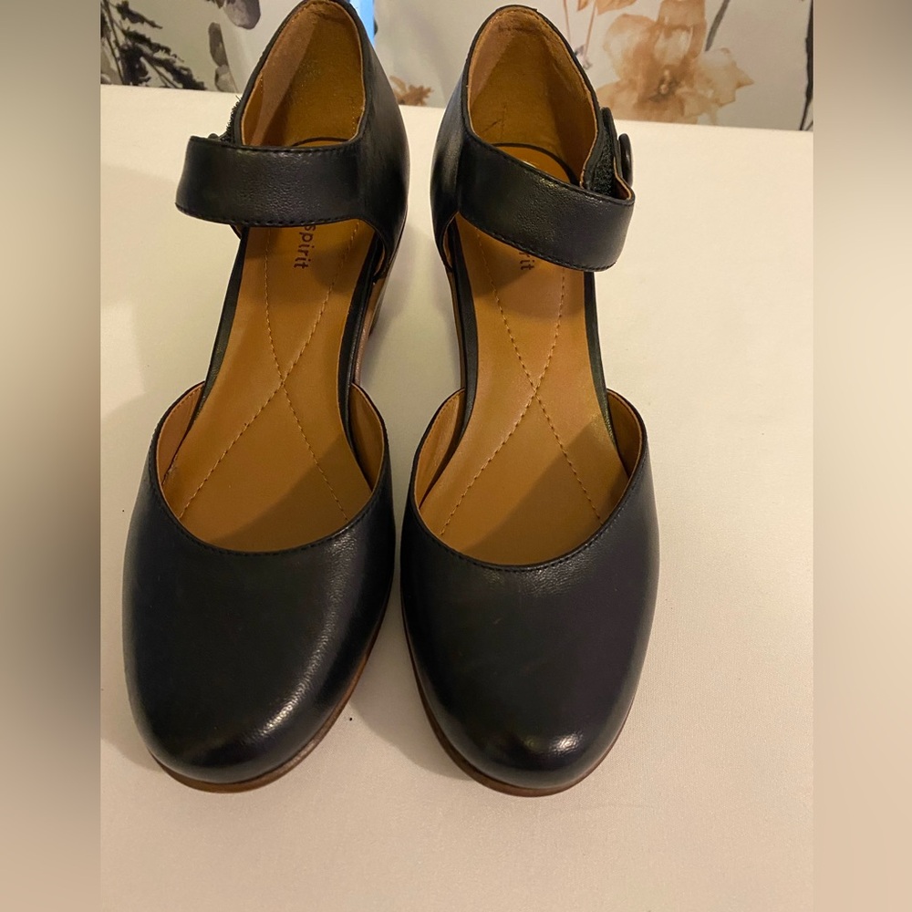 Women’s Black Easy Spirit Closed Toe Low Heels Shoes Size 6